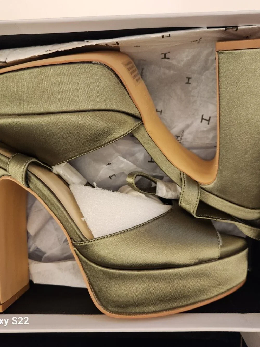H By Halston Olive Green Platform Sandals. NIB. Size 9